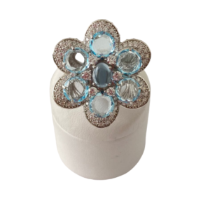 Anello con pietre naturali e zirconi