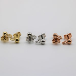 Stud earrings with ball